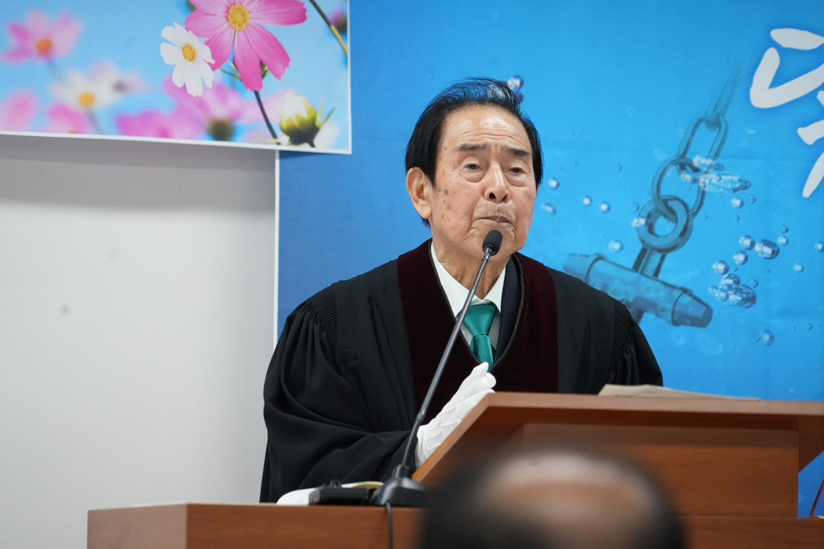 집례 이홍규 목사 -02.jpg