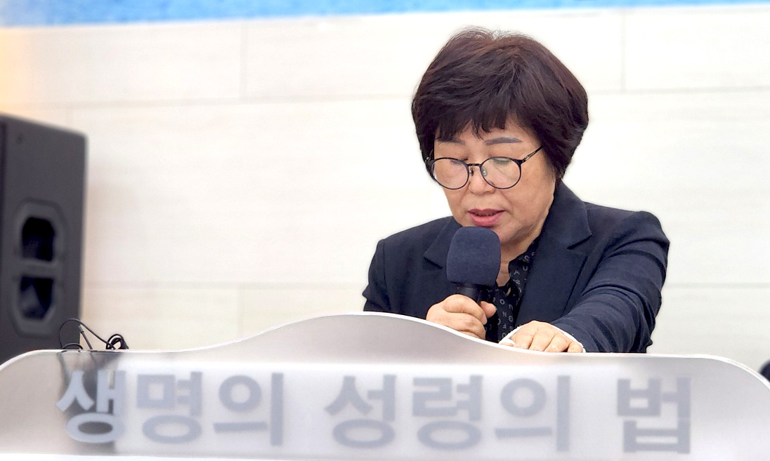 특별기도 배영자 목사.jpg