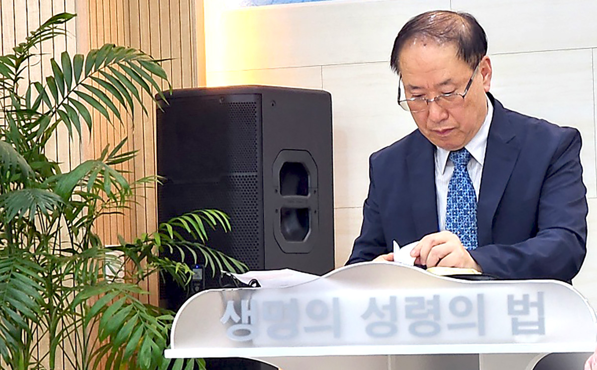 예배인도 대회총무 서재식 목사.jpg