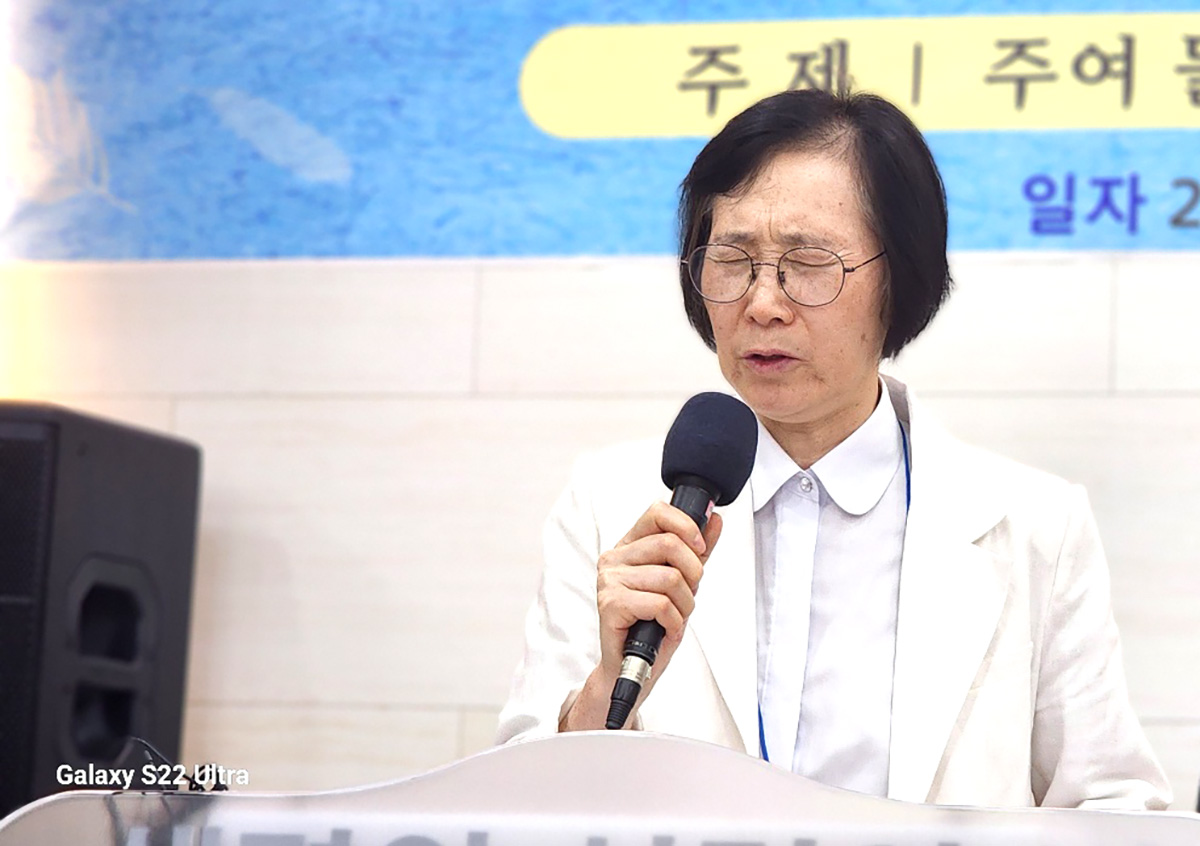 특별기도 이외란 목사.jpg