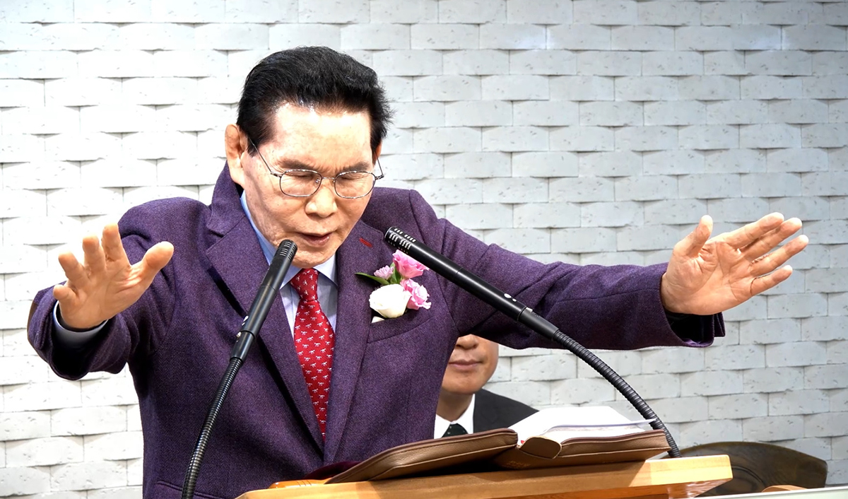 축도 긴효현 목사(2).jpg