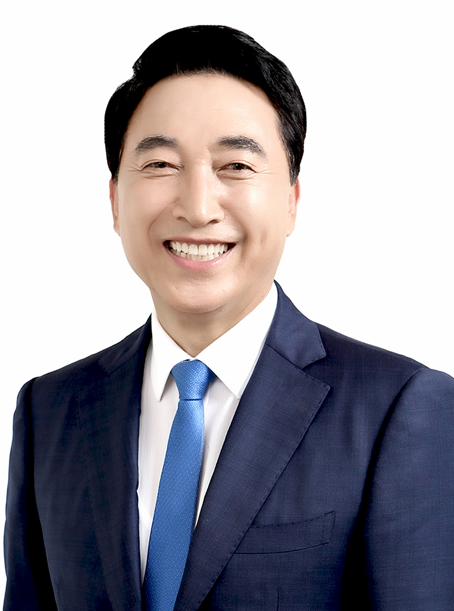 박수현_충남도지사_동정용_사진.jpg