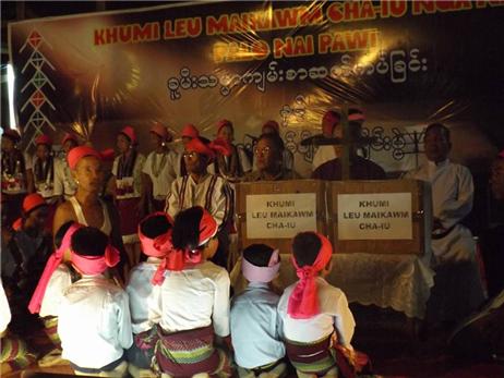 2015년 5월, 미얀마 쿠미 친어 성경 봉헌식.jpg
