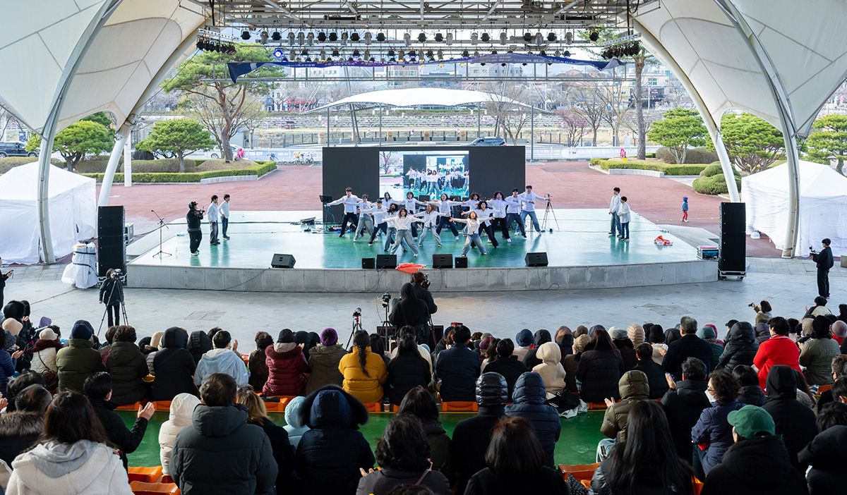 16. 남원중앙교회 중고등부 워십.jpg