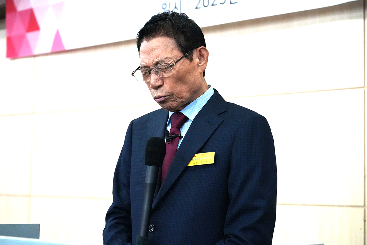 강사 윤석전 목사3.JPG