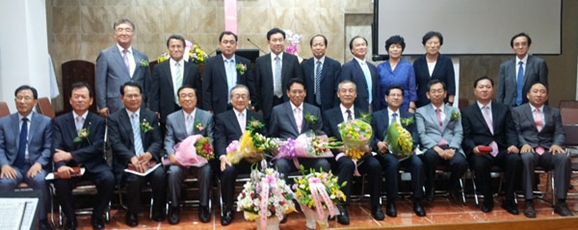 전북성시화운동본부 제3대 대표회장 이병진 목사(앞줄 좌측에서 여섯번째).jpg