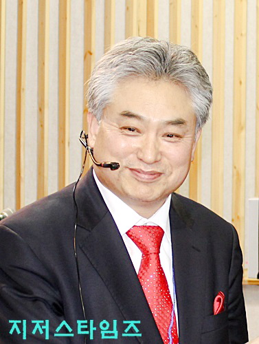 담임 김창룡 목사.JPG