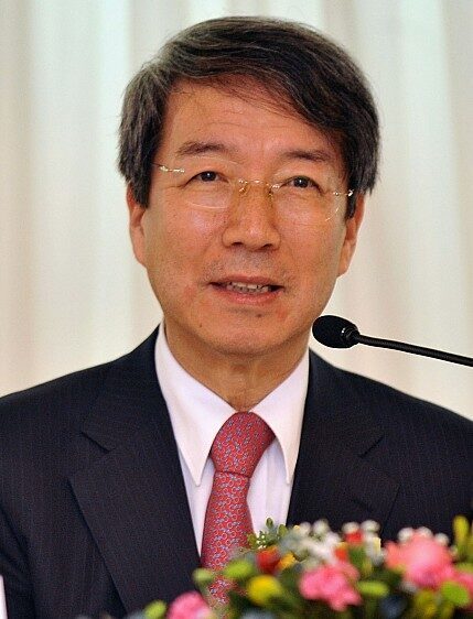명예회장 정운찬 (전 국무총리).jpg