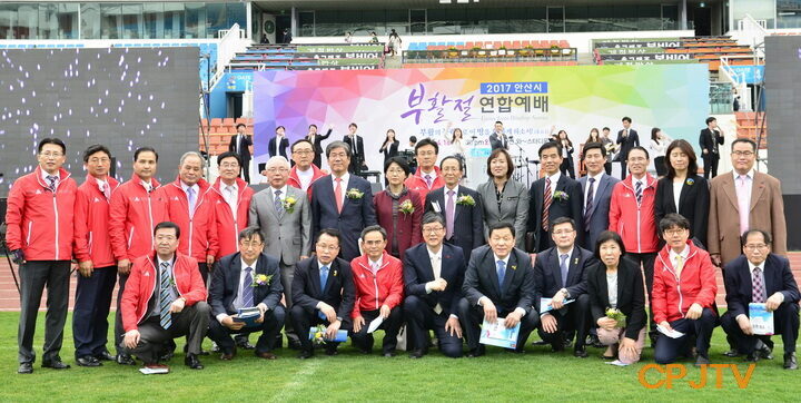 부활절연합예배-단체사진01.jpg