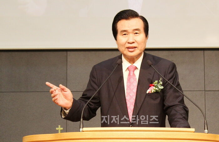 설교 엄신형 목사 한경총 증경회장.jpg