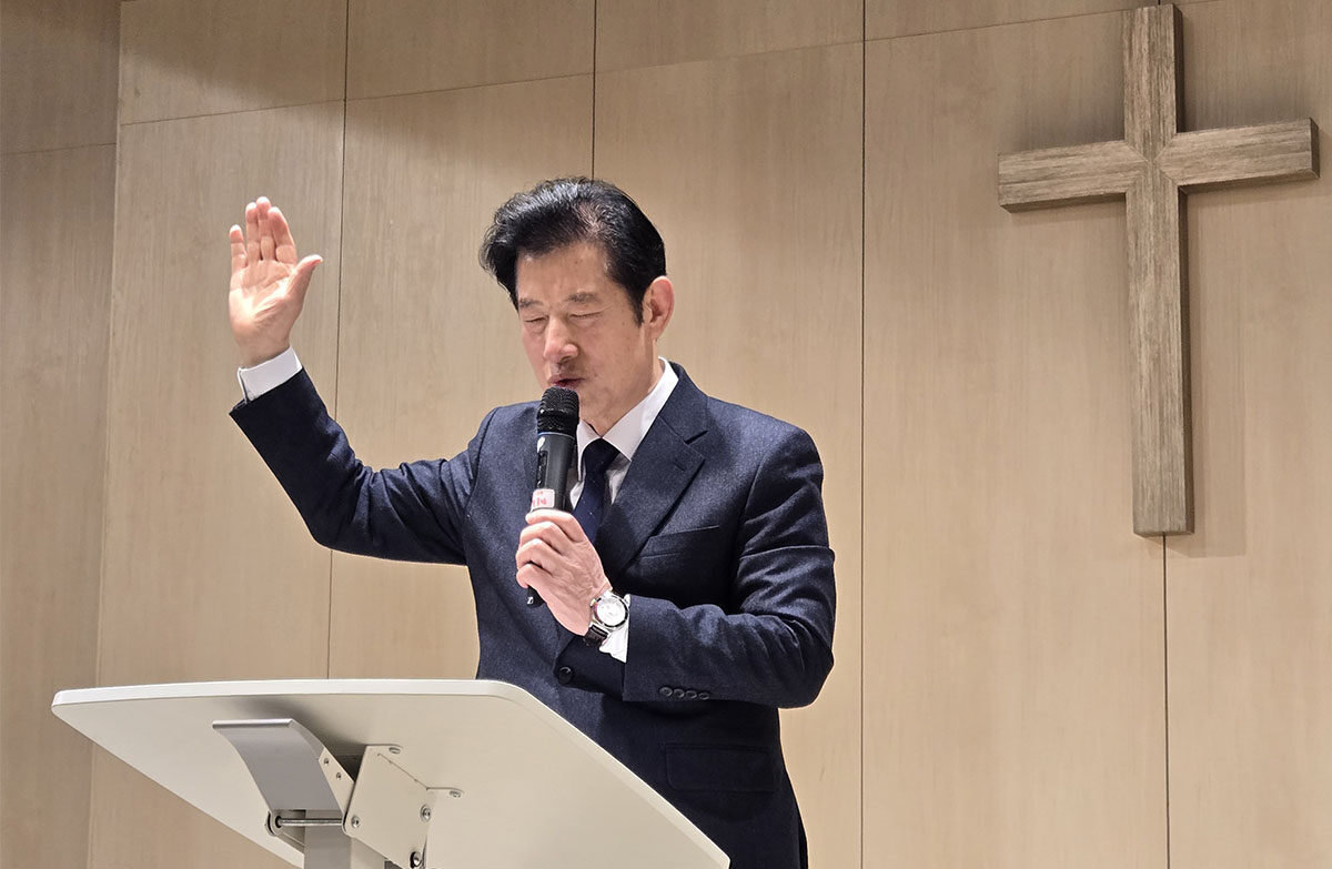 축도 정일량 목사.jpg