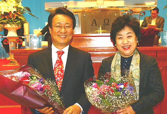 대표회장 박성욱 목사 부부.jpg