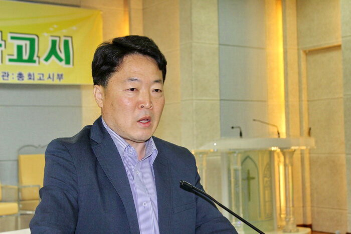 총무 신언창 목사.jpg