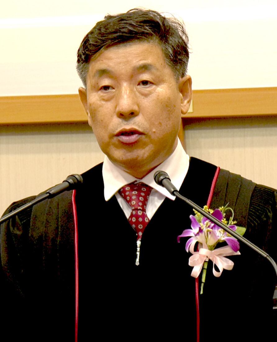 서기 김태옥 목사.jpg