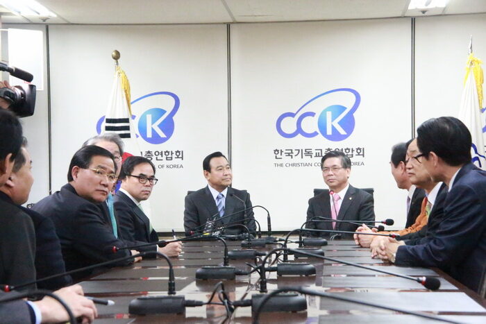 이 총리 한기총 내방01.jpg