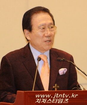 대표회장 홍재철 목사-01.jpg