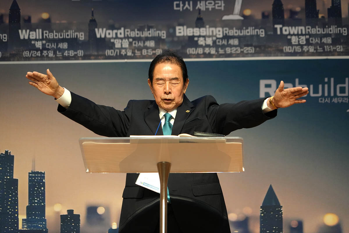 축도 증경총회장 이홍규 목사.jpg