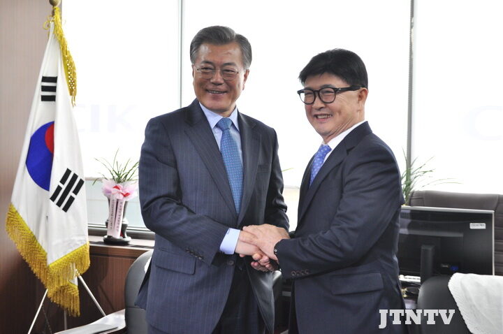 2 문재인 민주당 대표1-01.jpg