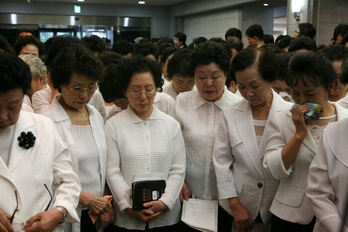 입관예배에 참석한 성도들 -007.jpg
