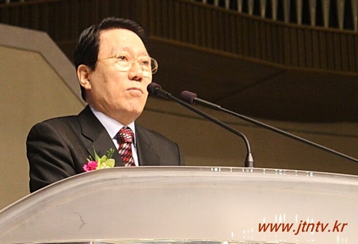 대표회장 홍재철 목사1-01.jpg