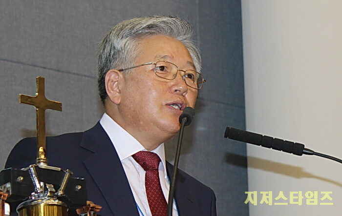 유지재단 이사장 김탁기 목사 연임.jpg