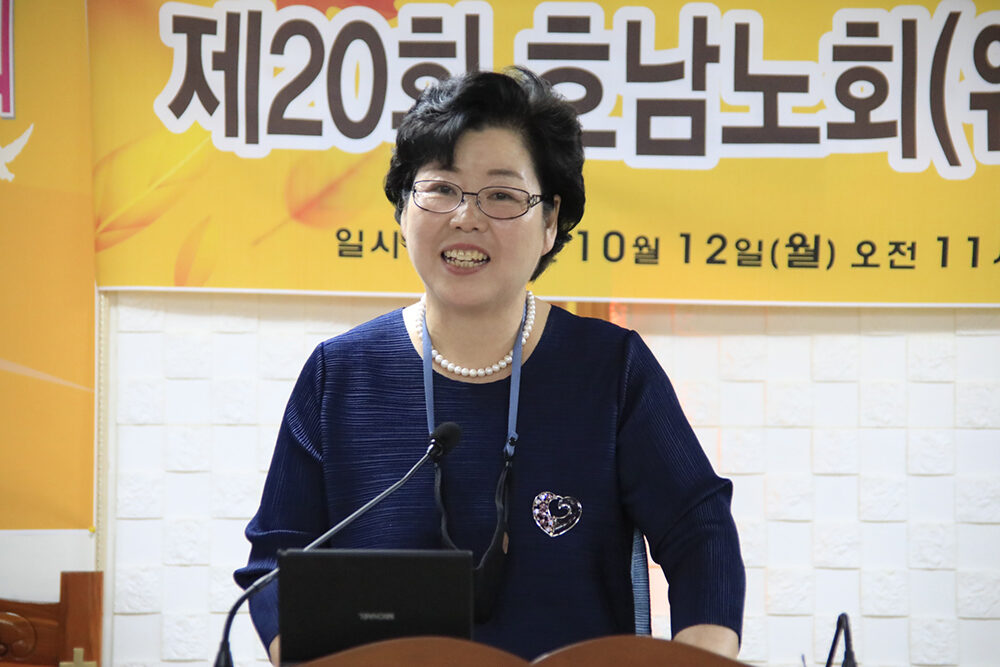 직전노회장 마순덕 목사.jpg