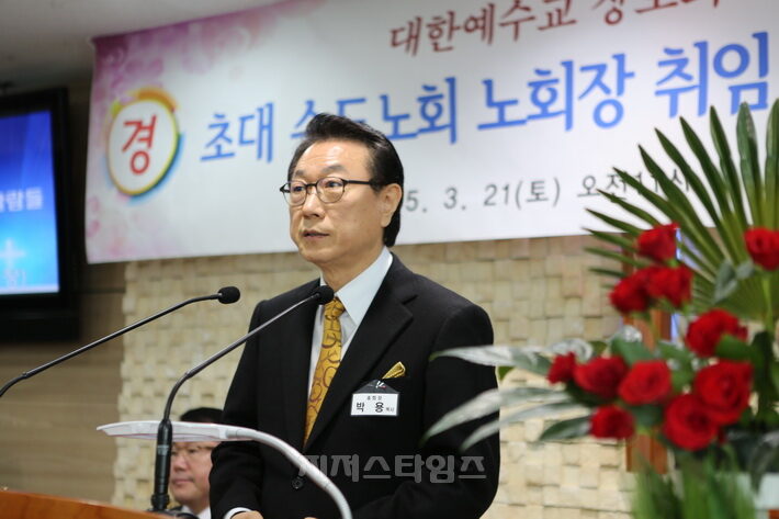 총회장 박 용 목사 설교 중.jpg
