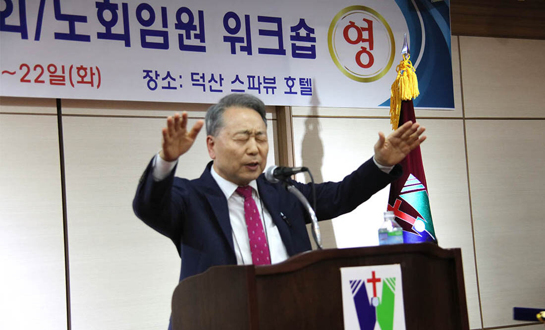 축도 총회장 김헌수 목사 복사02.jpg