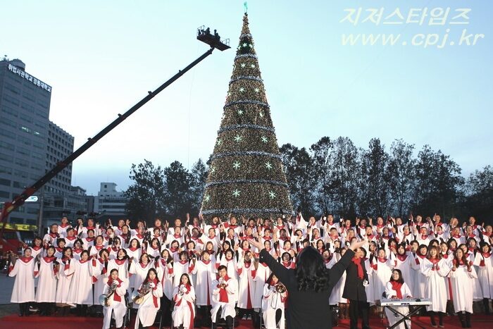 성탄트리 점등 명성교회 성가대02.jpg