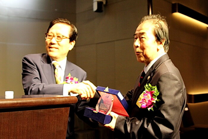 웨신 이홍규 총회장.jpg