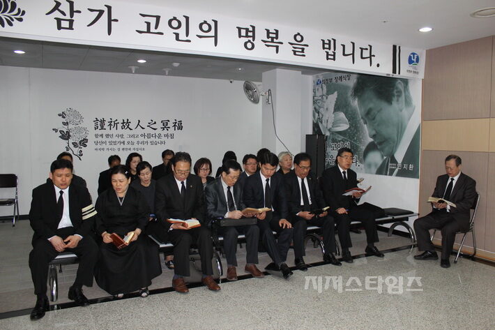 고 윤관 목사2.jpg