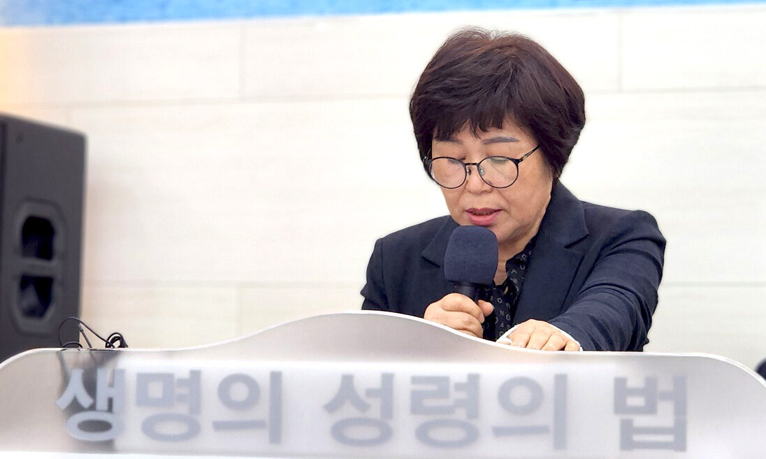 특별기도 배영자 목사.jpg