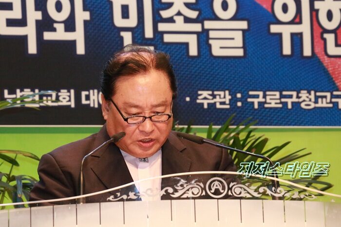 기도 장창윤 목사1.JPG
