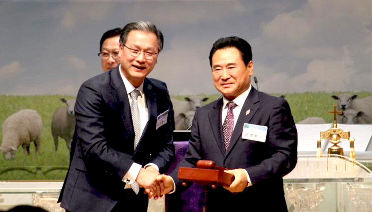▲좌 이수형 직전대표회장, 우 양명환 대표회장.jpg