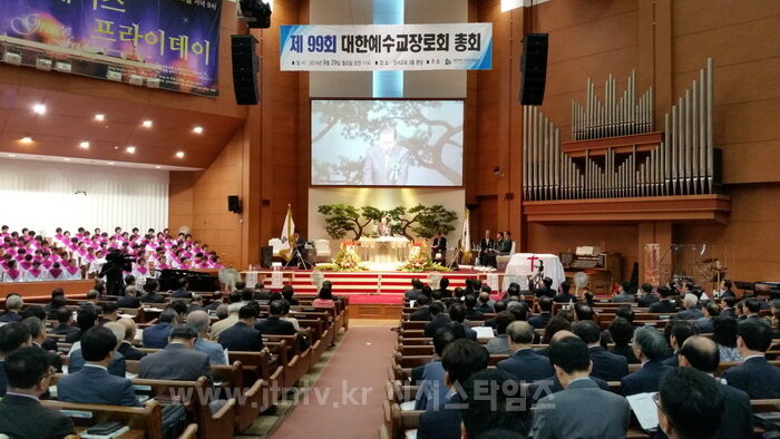 총회개회 예배중에서.jpg
