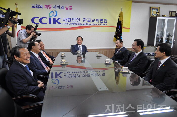 한교연 이완구1.jpg