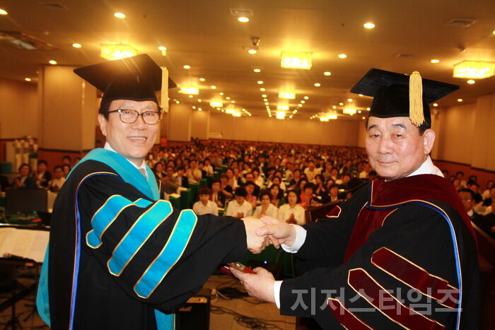 홍재철 박사학위.jpg