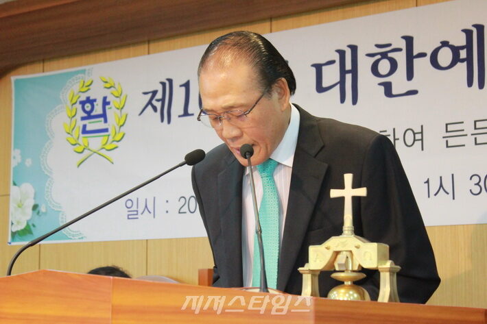 IMG_기도 부총회장 전예희 목사.jpg