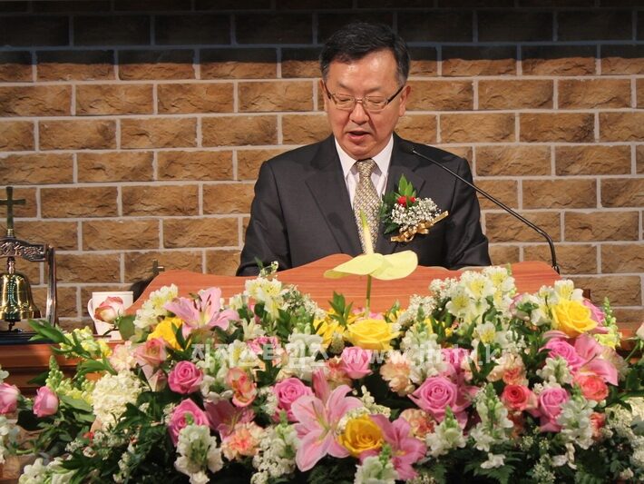 창대교회 임직예배 008-012복사4.jpg