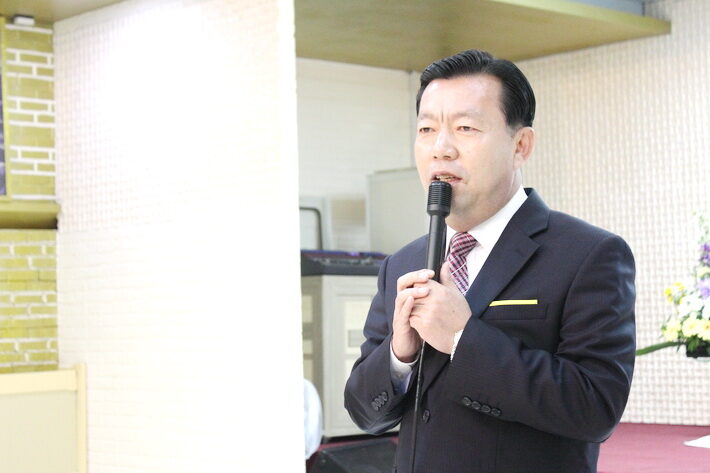당회장 조강수 목사.jpg