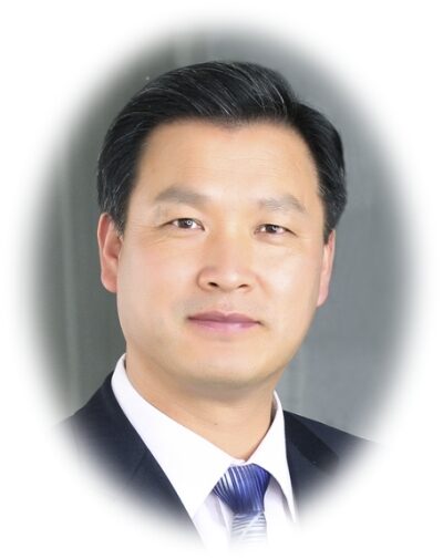 이수형 담임목사님 사진.jpg