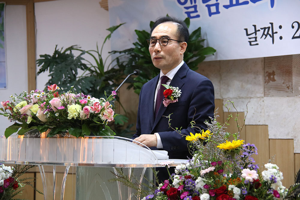 당회장 왕대석 목사.jpg