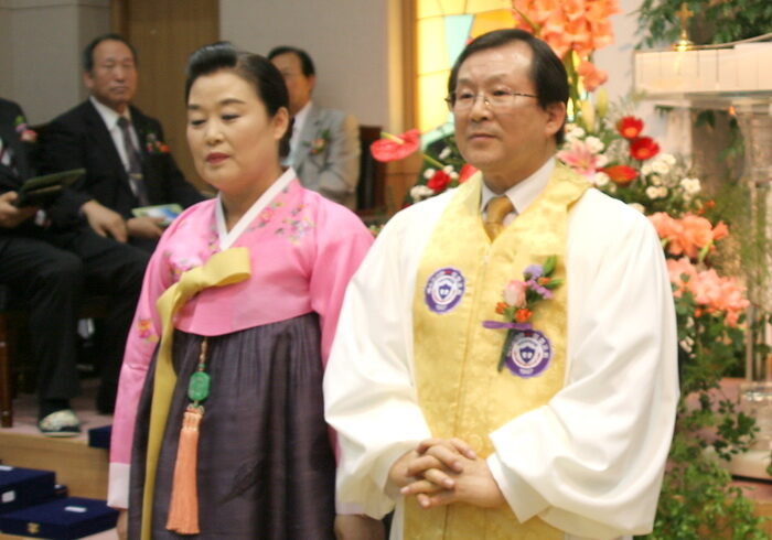 총회장 석광근 목사 부부.jpg