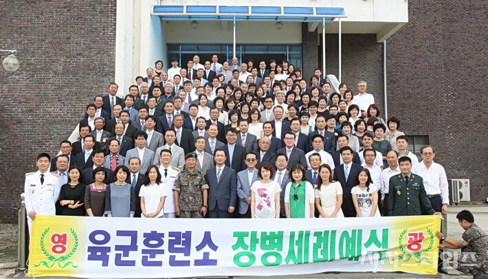 진중세례식을 마친 후 기념촬영01.jpg