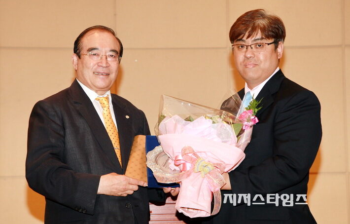신연욱 시상01.jpg