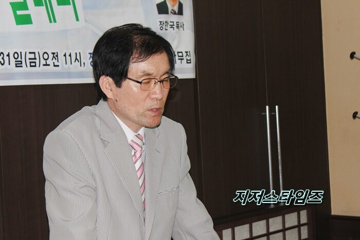 기도 박수영 목사.JPG