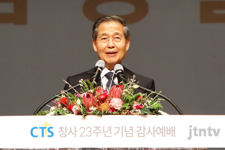 5. 감사의 말씀을 전하시는 CTS회장 감경철 장로님-03.jpg