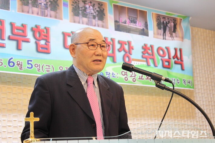 설교 목사님.jpg