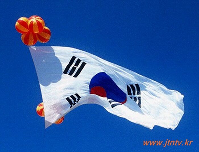 광복66주년과 태극기001.jpg