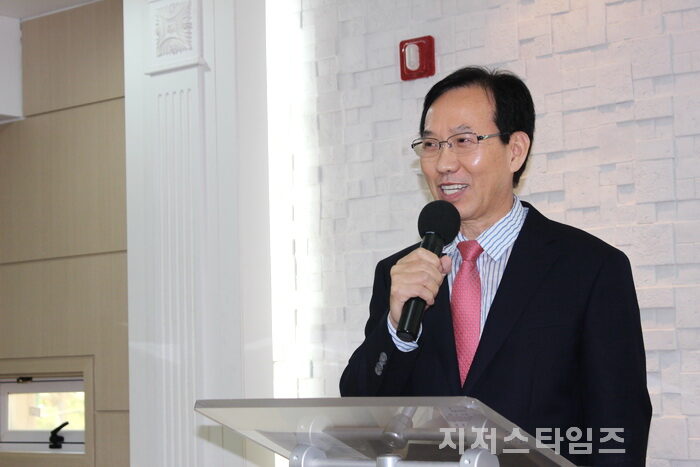 말씀을 전하는 한경총 총회장 김진수 목사2.jpg